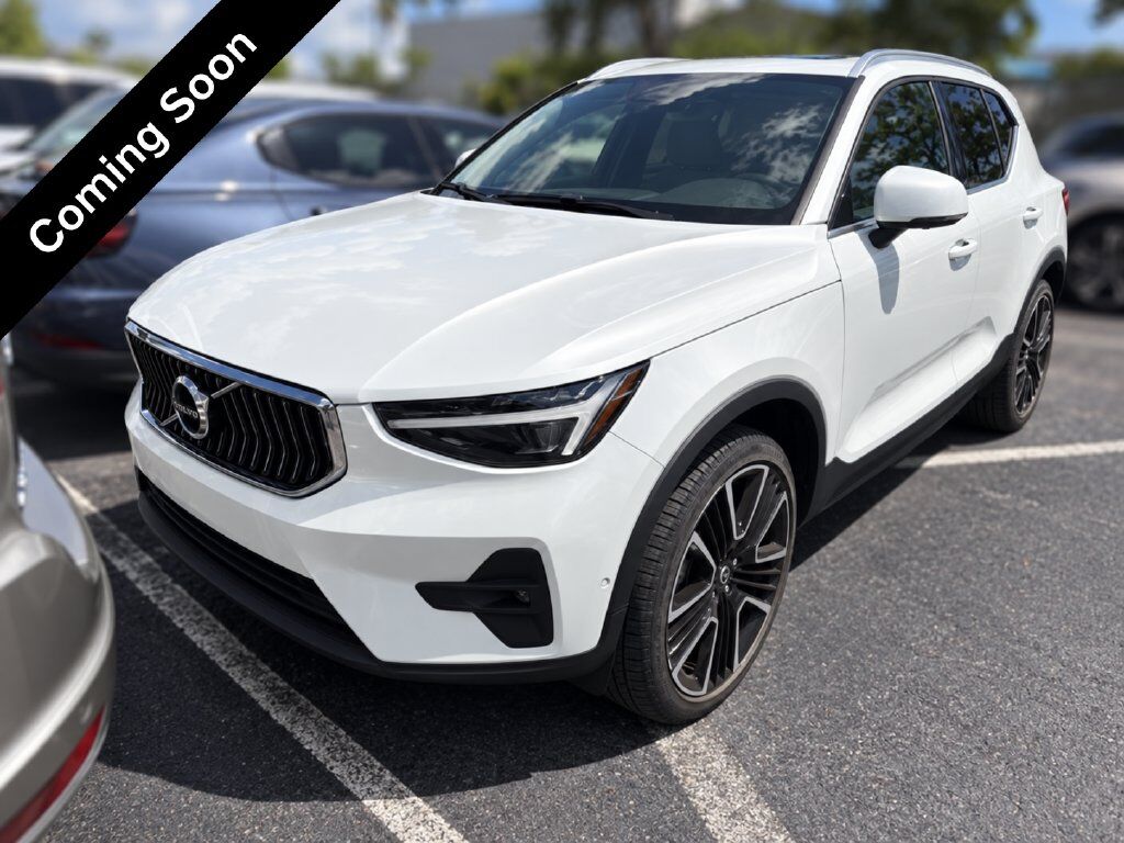 2024 VOLVO XC40