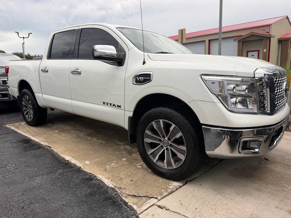 2017 NISSAN Titan