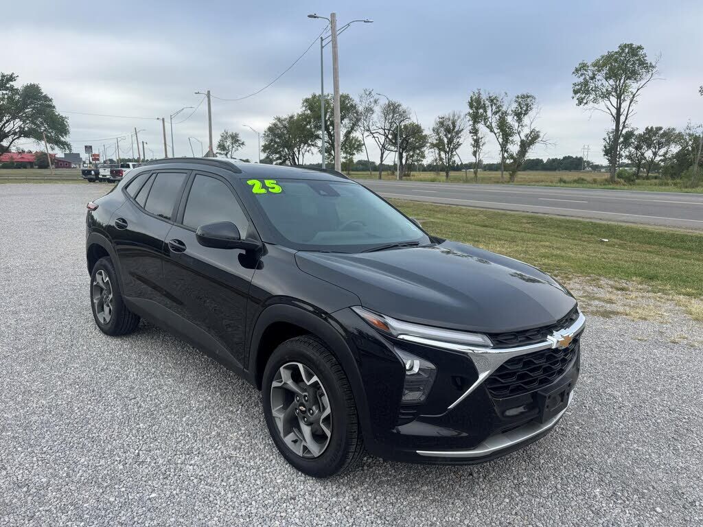 2025 CHEVROLET Trax