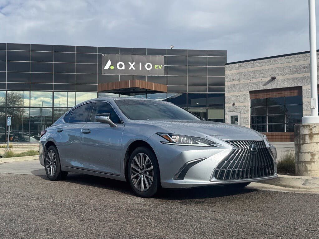 2024 LEXUS ES