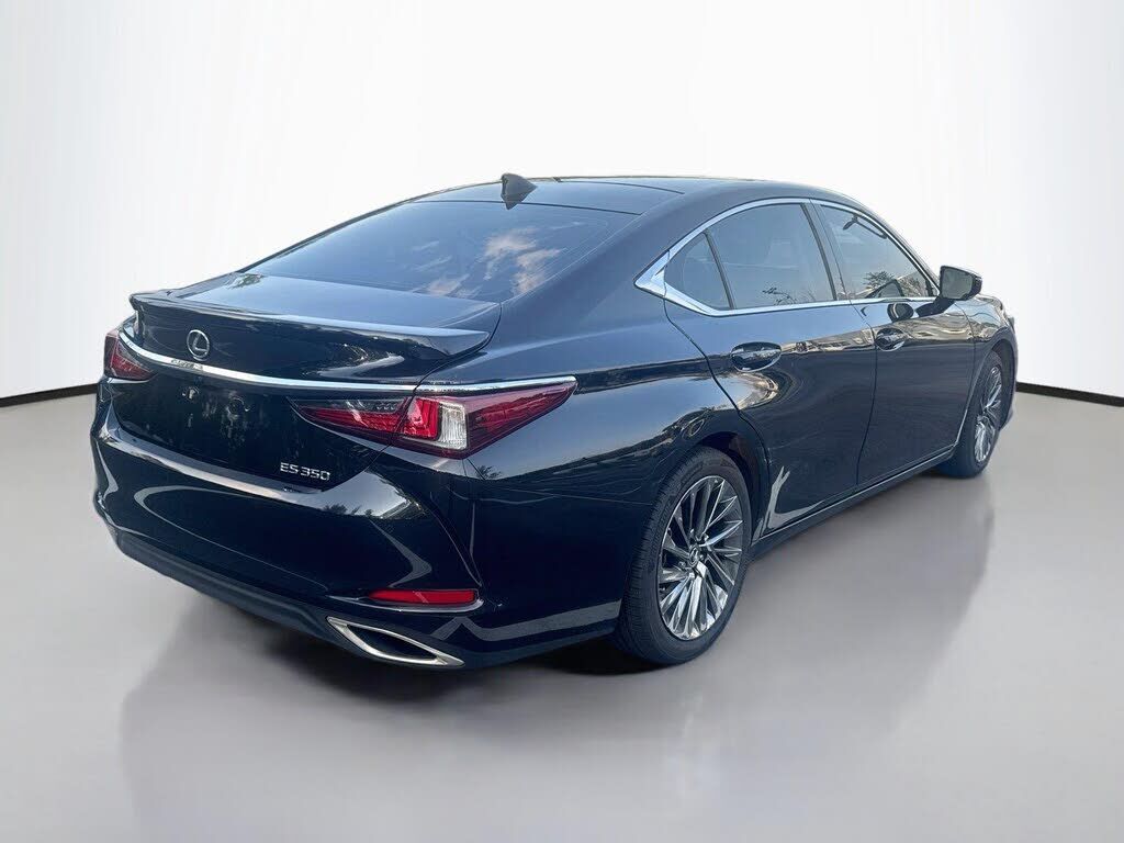 2024 LEXUS ES