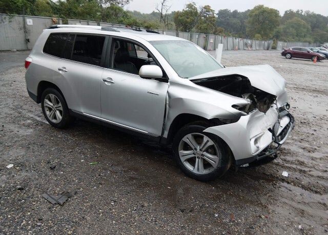 2011 TOYOTA Highlander