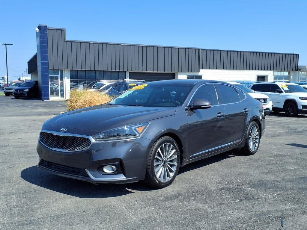 2017 KIA Cadenza