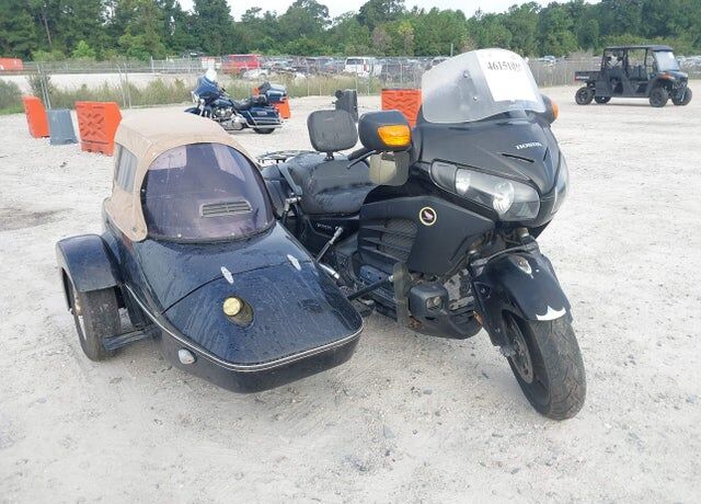 2013 HONDA GL1800