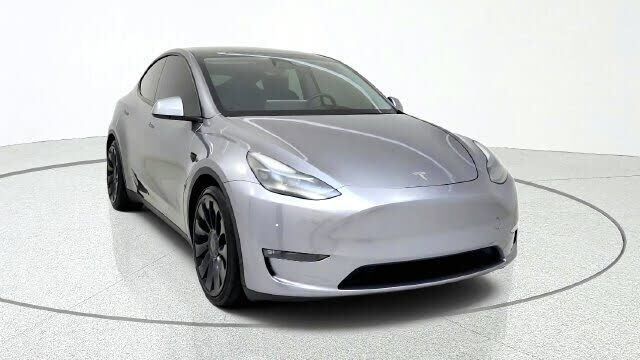 2025 TESLA Model Y