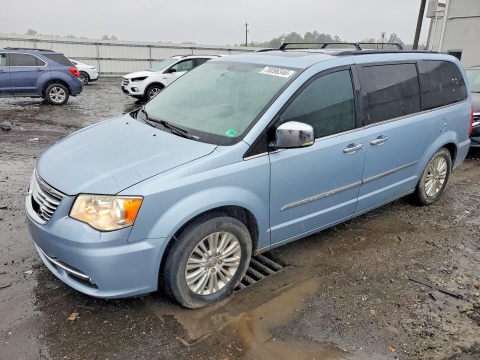 2012 CHRYSLER Town and Country