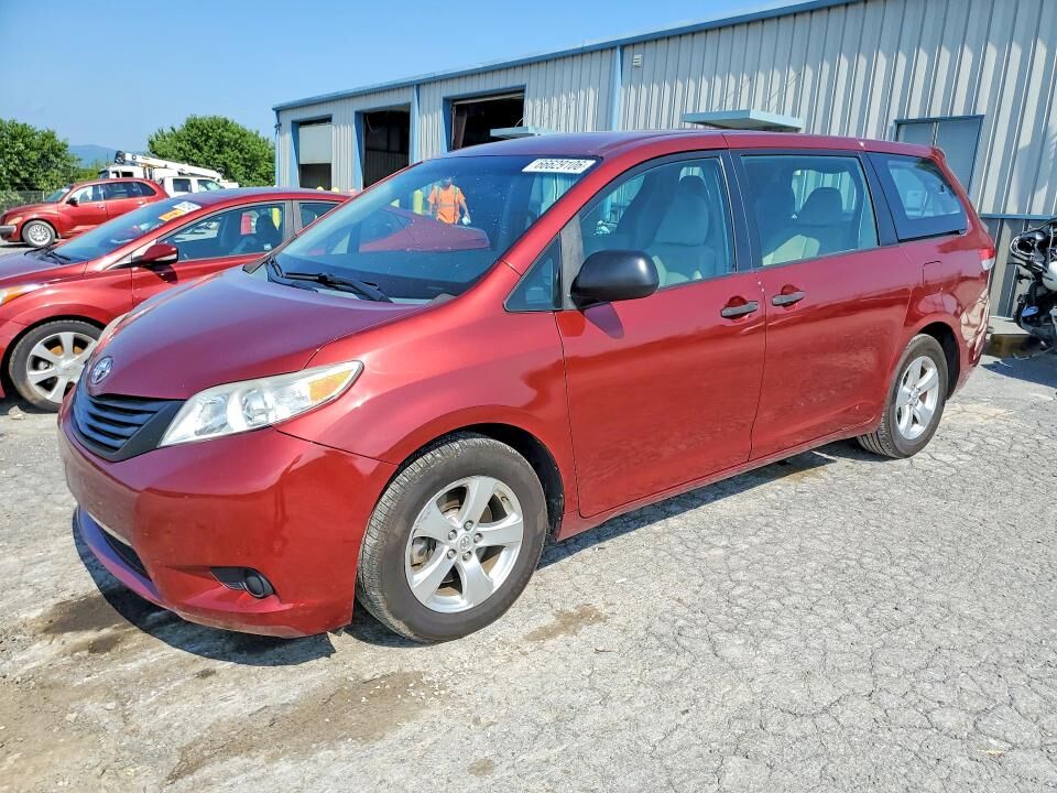 2013 TOYOTA Sienna