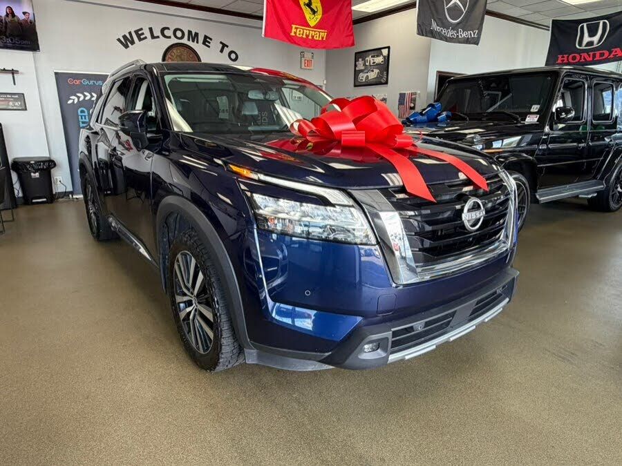 2022 NISSAN Pathfinder
