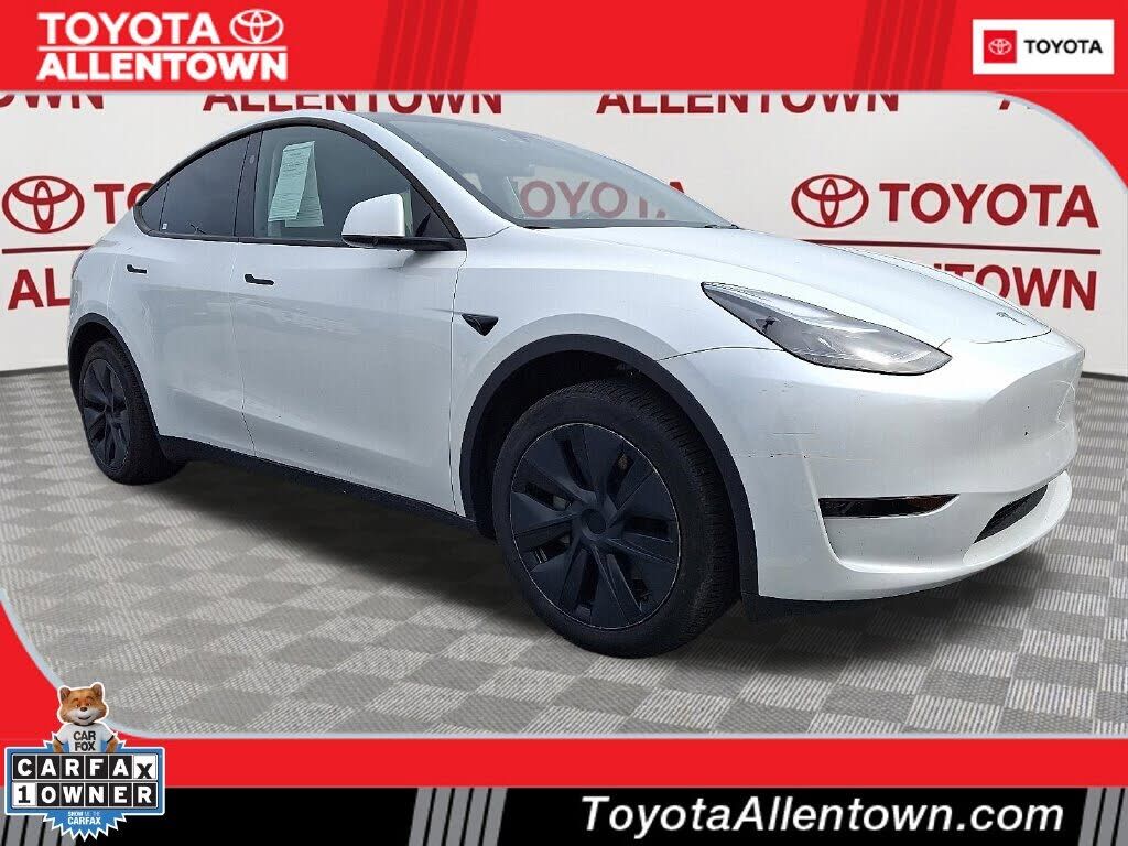 2025 TESLA Model Y