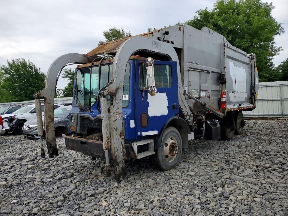 2016 MACK MRU