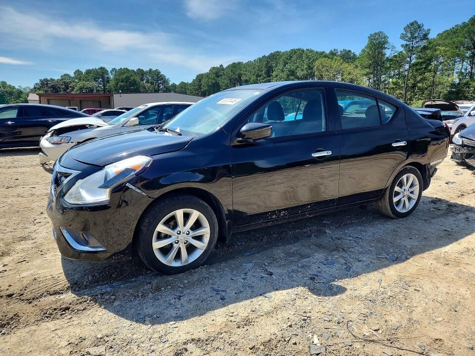 2016 NISSAN Versa