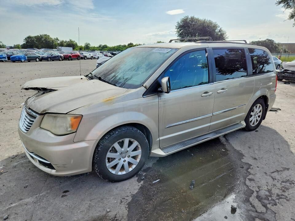 2014 CHRYSLER Town and Country