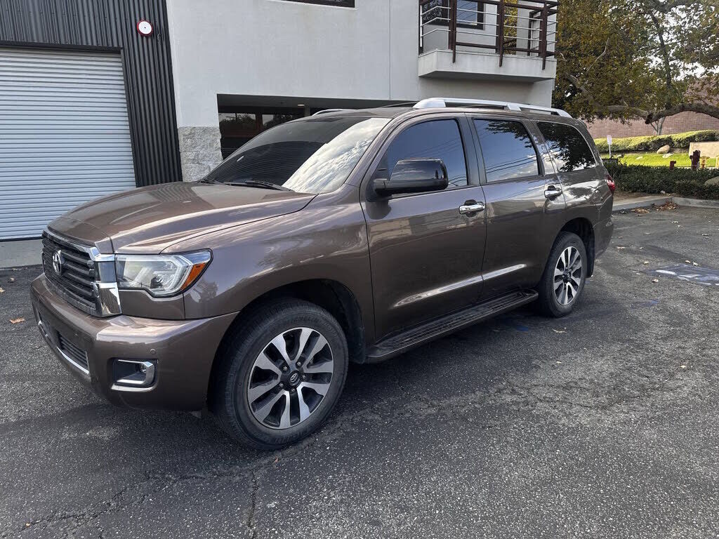 2018 TOYOTA Sequoia