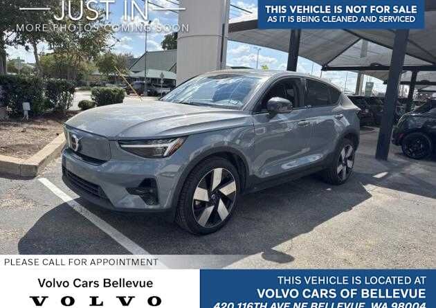 2023 VOLVO C40
