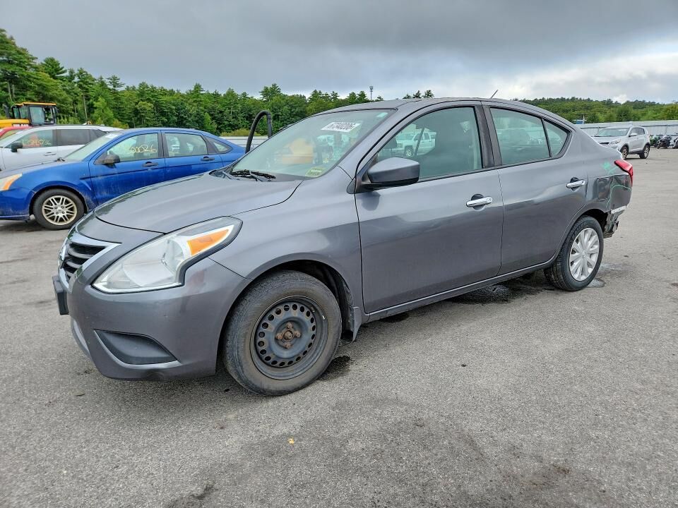 2017 NISSAN Versa