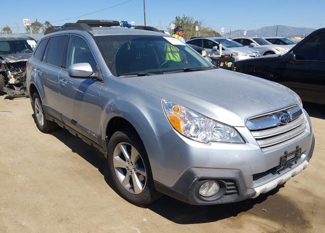 2014 SUBARU Outback