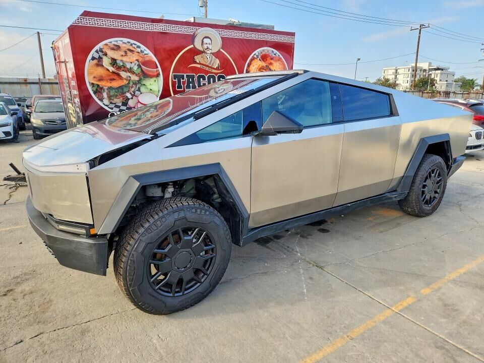 2024 TESLA Cybertruck