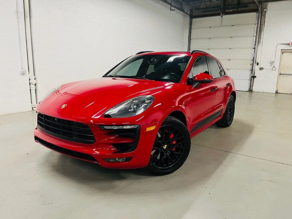 2017 PORSCHE Macan