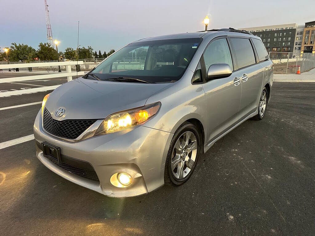 2013 TOYOTA Sienna