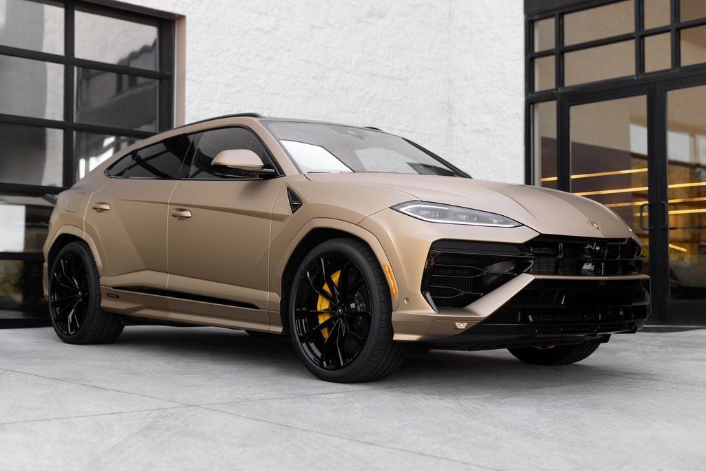 2025 LAMBORGHINI URUS