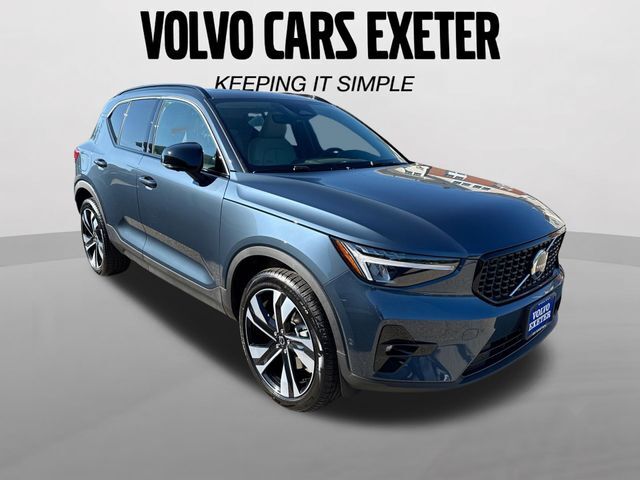 2026 VOLVO XC40