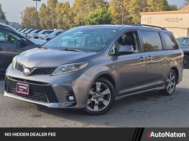 2018 TOYOTA Sienna