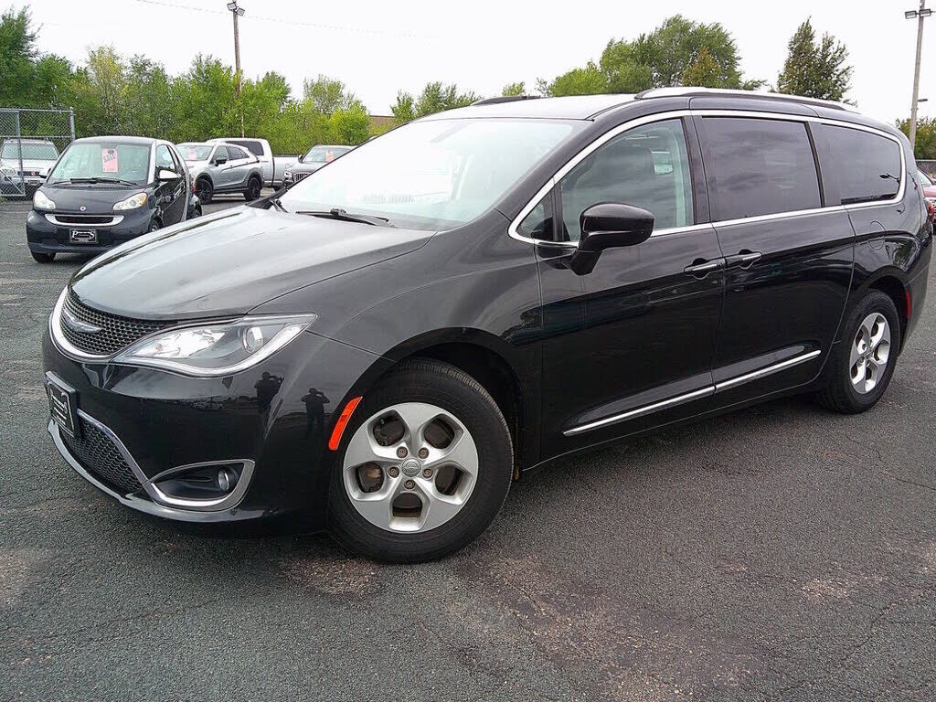 2017 CHRYSLER Pacifica