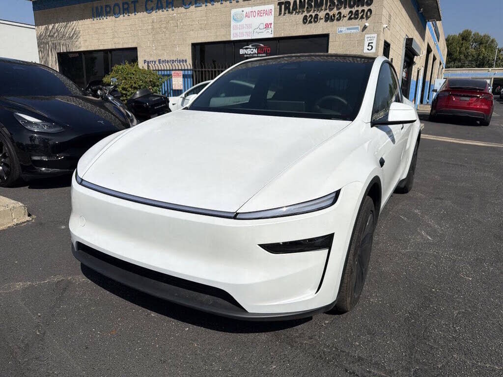 2026 TESLA Model Y