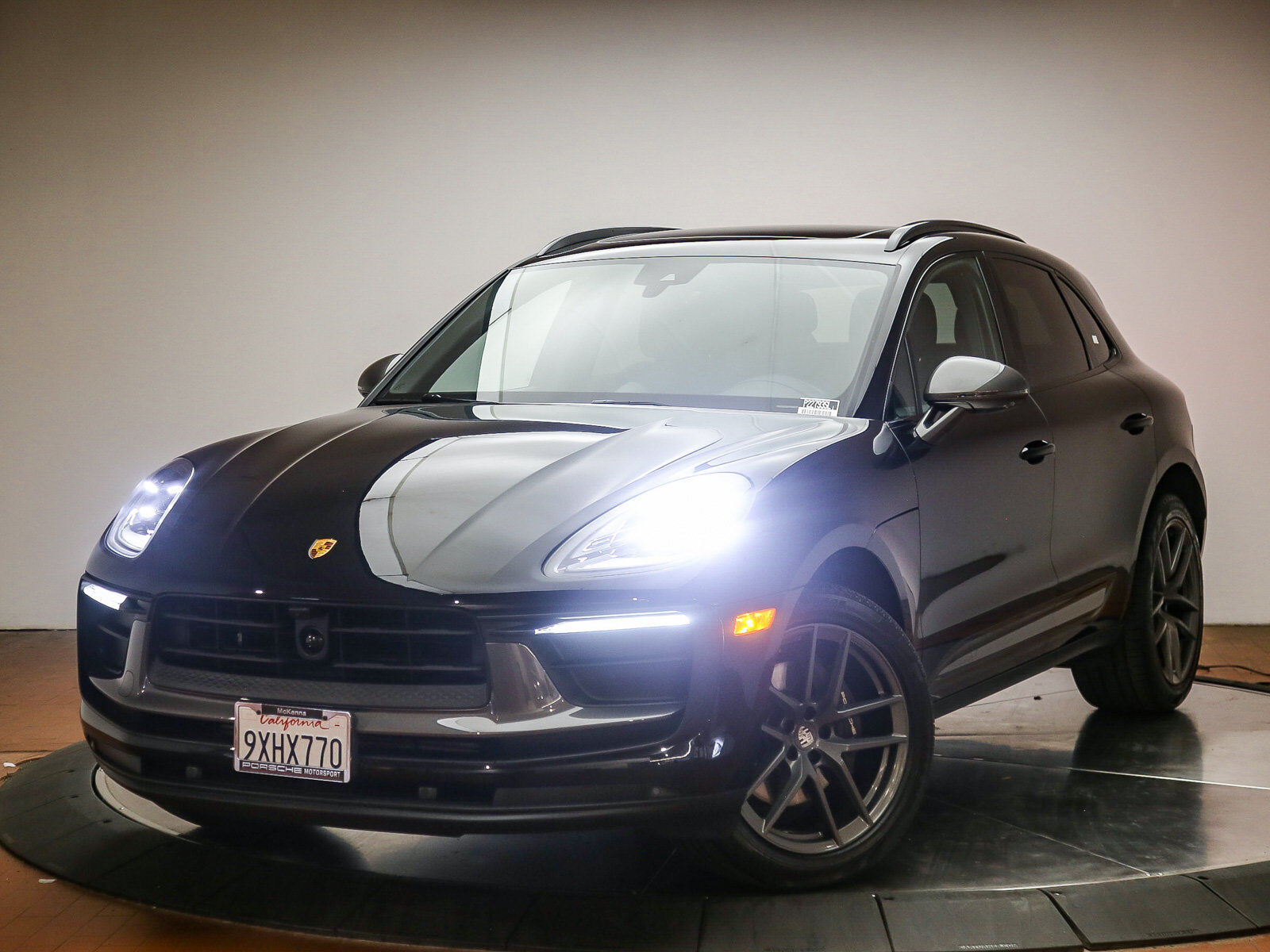 2026 PORSCHE Macan