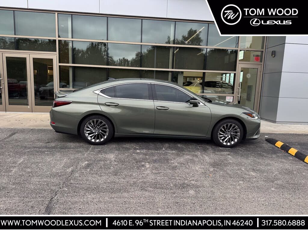 2025 LEXUS ES