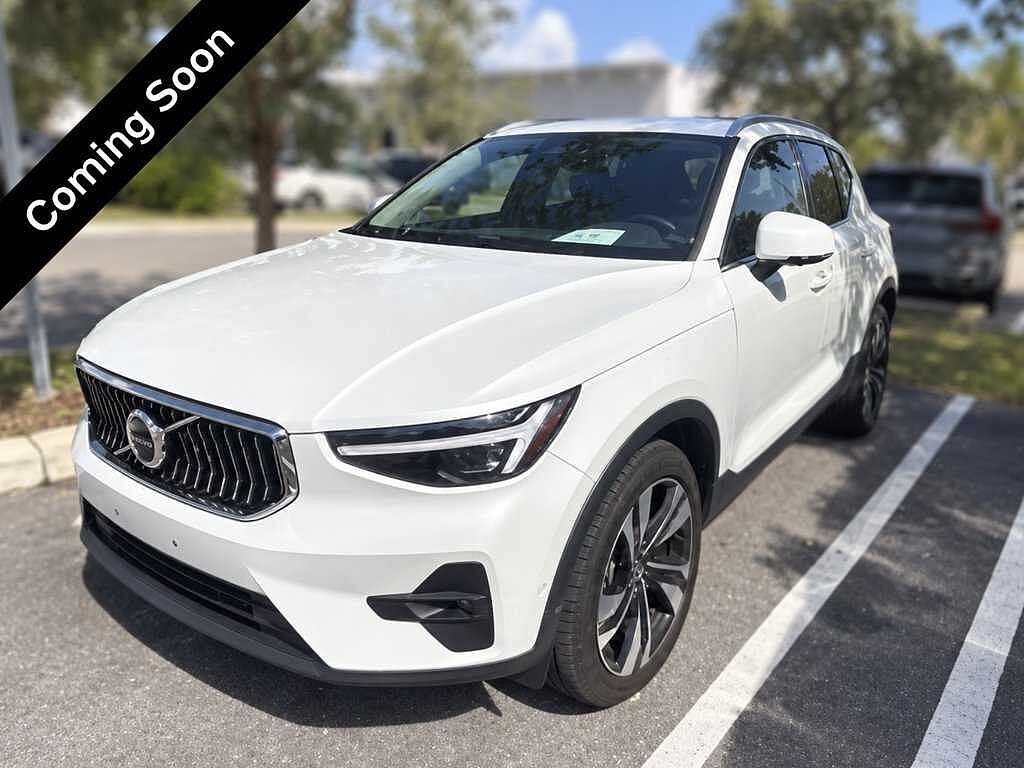 2024 VOLVO XC40