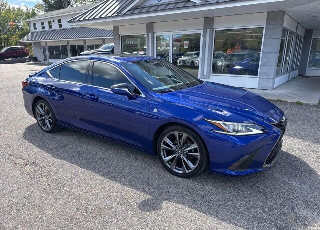 2019 LEXUS ES