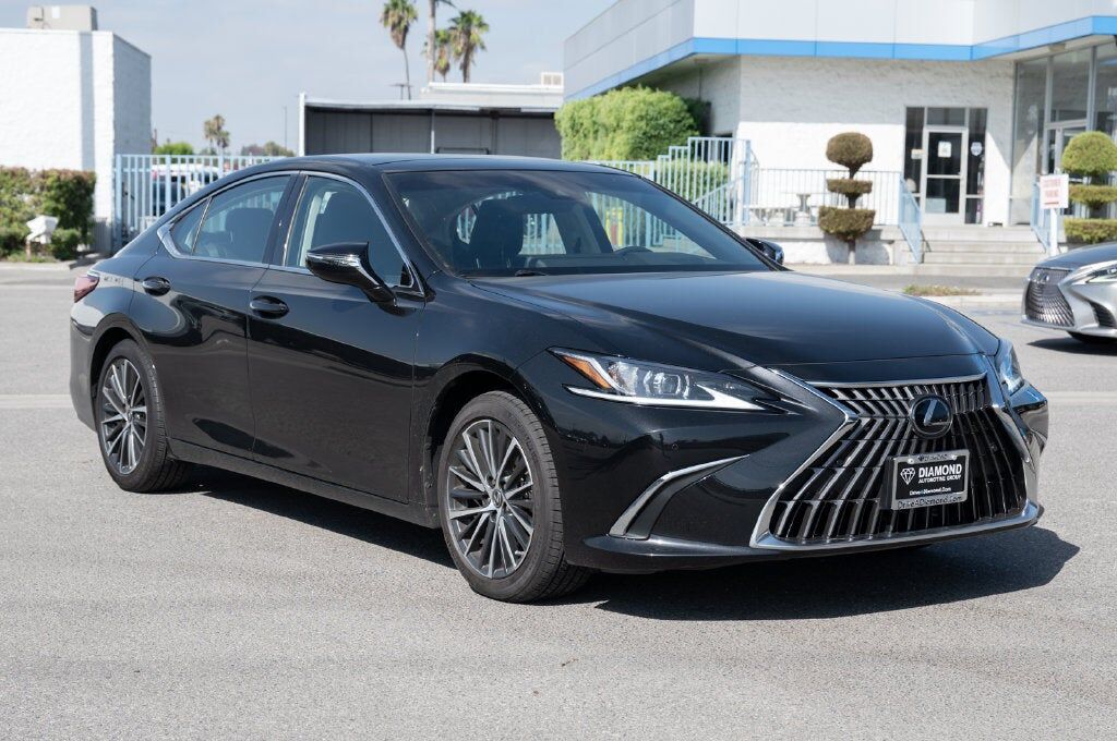 2025 LEXUS ES