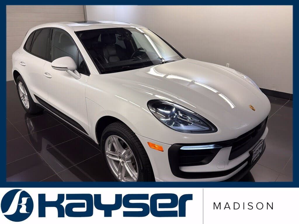 2024 PORSCHE Macan