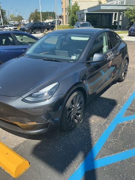 2025 TESLA Model Y