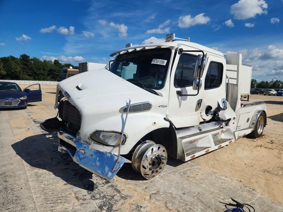 2005 FREIGHTLINER M2