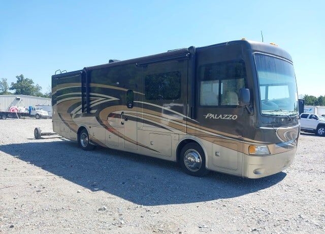 2015 FREIGHTLINER XC-S Straight Rail Rear Engine Motor Home Chassis
