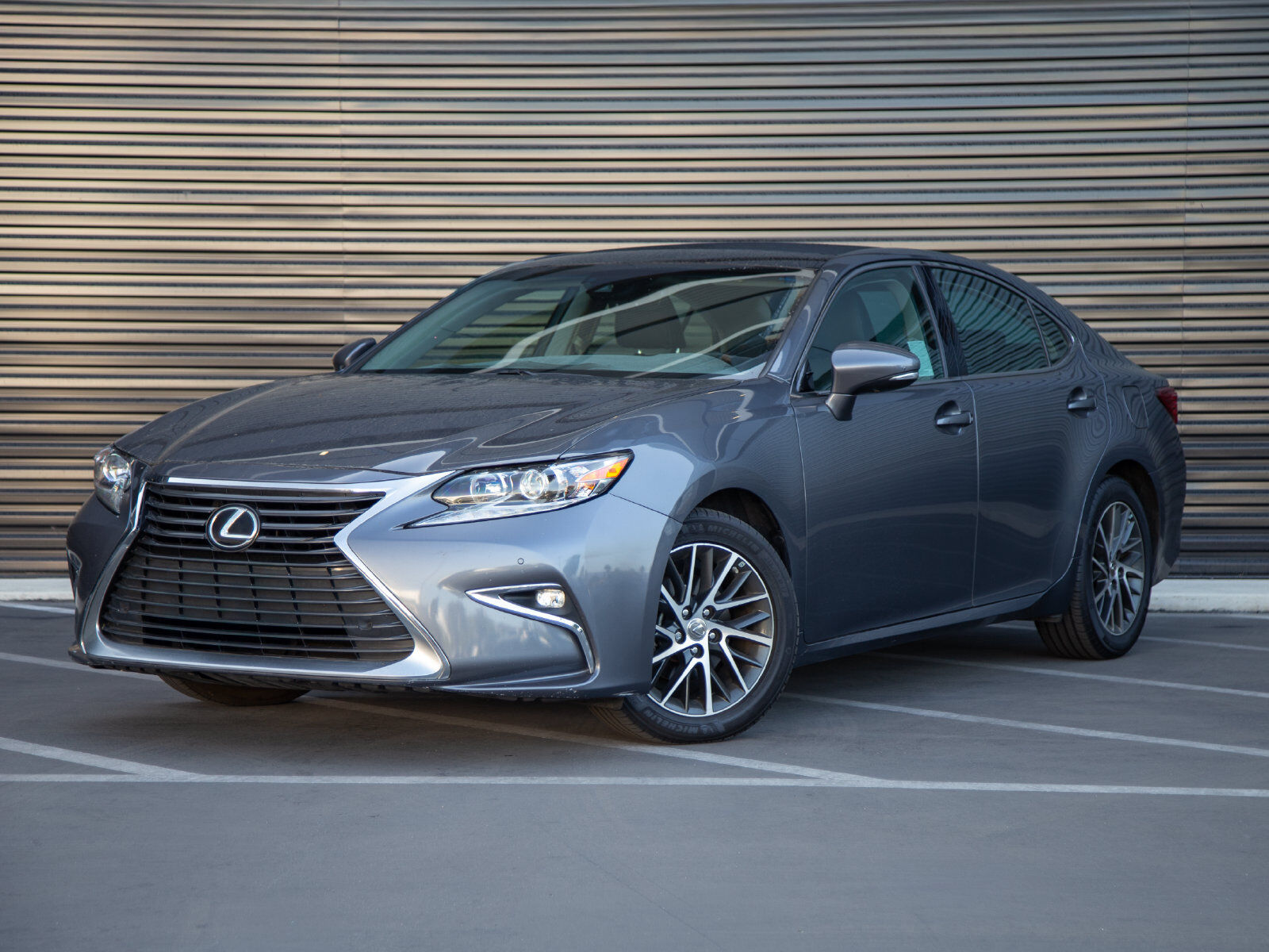 2017 LEXUS ES