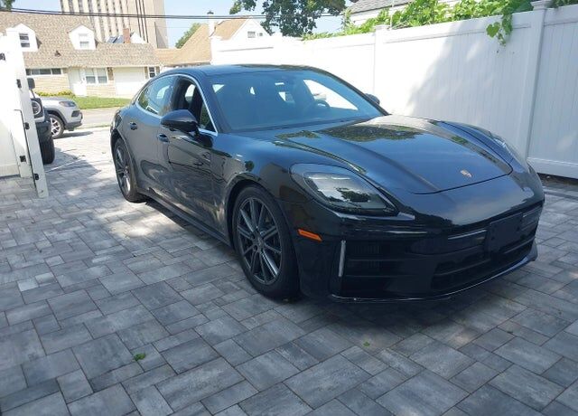 2025 PORSCHE Panamera
