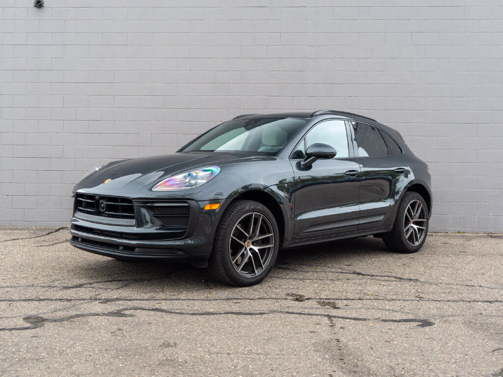 2024 PORSCHE Macan