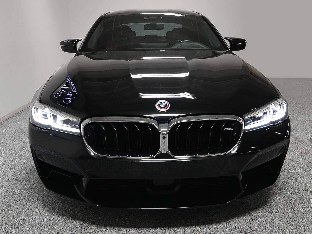 2023 BMW M5