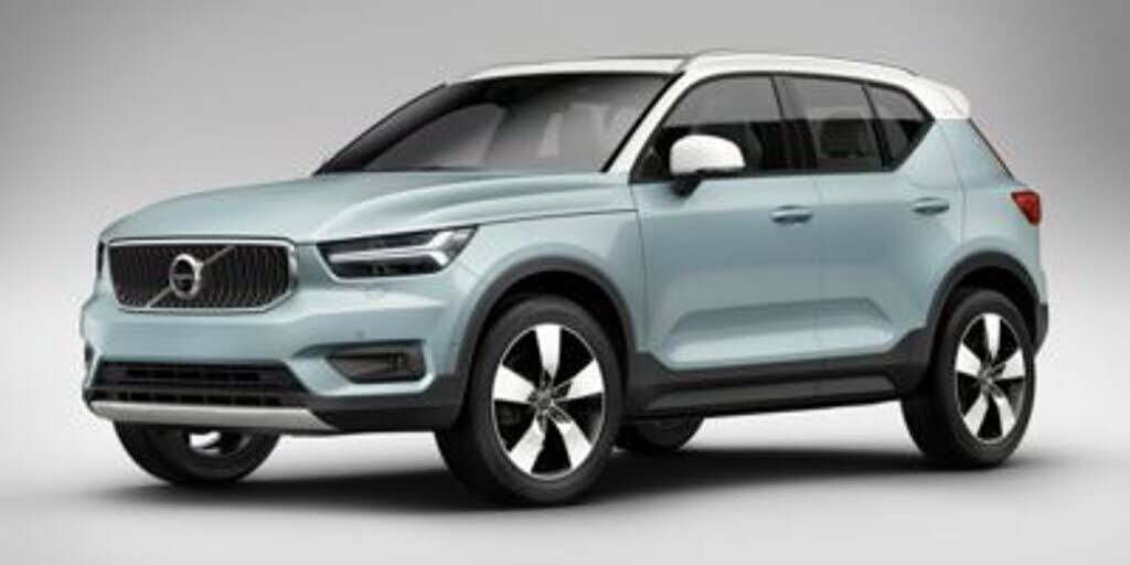 2022 VOLVO XC40