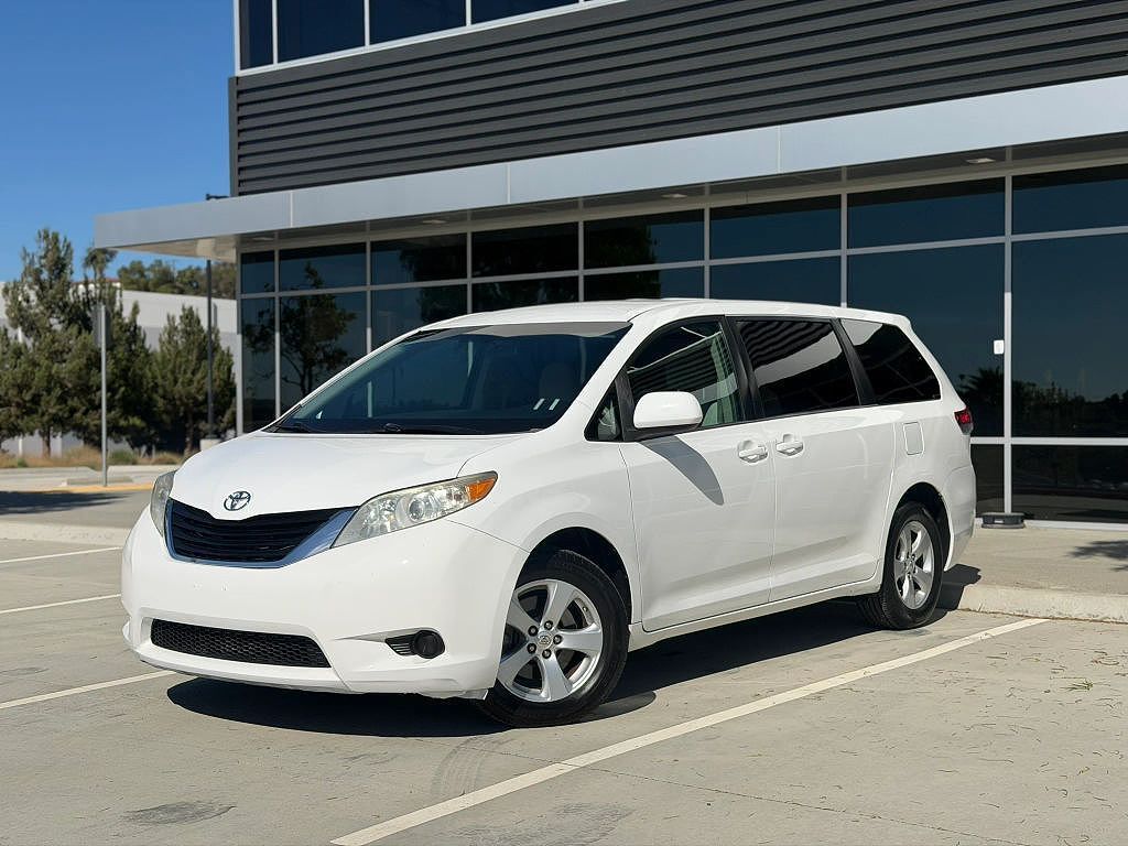 2012 TOYOTA Sienna