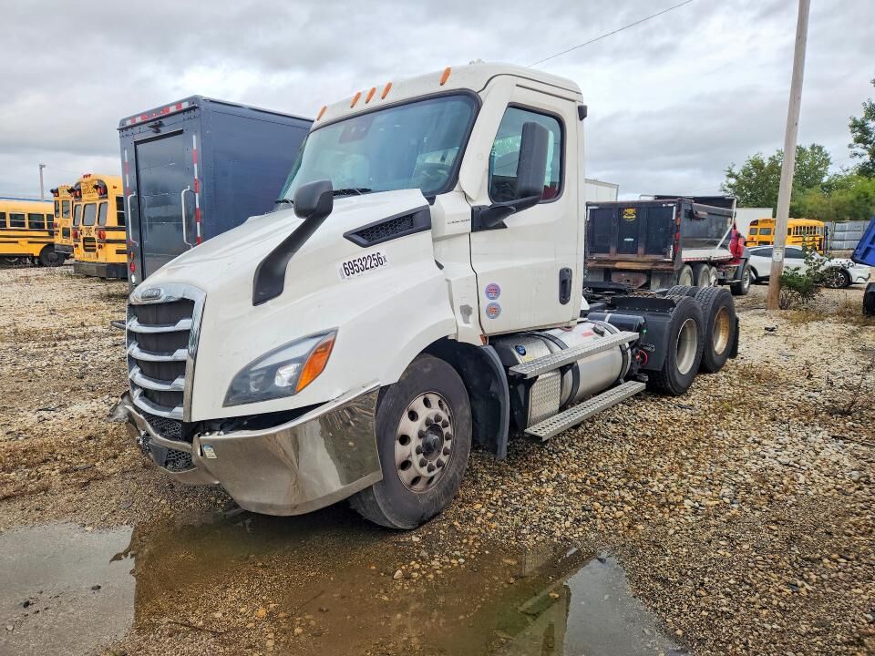 2025 FREIGHTLINER Cascadia
