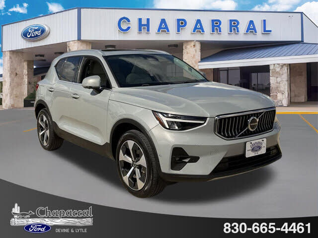 2024 VOLVO XC40