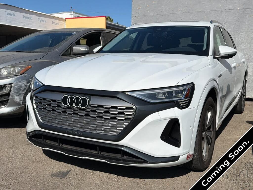 2024 AUDI Q8
