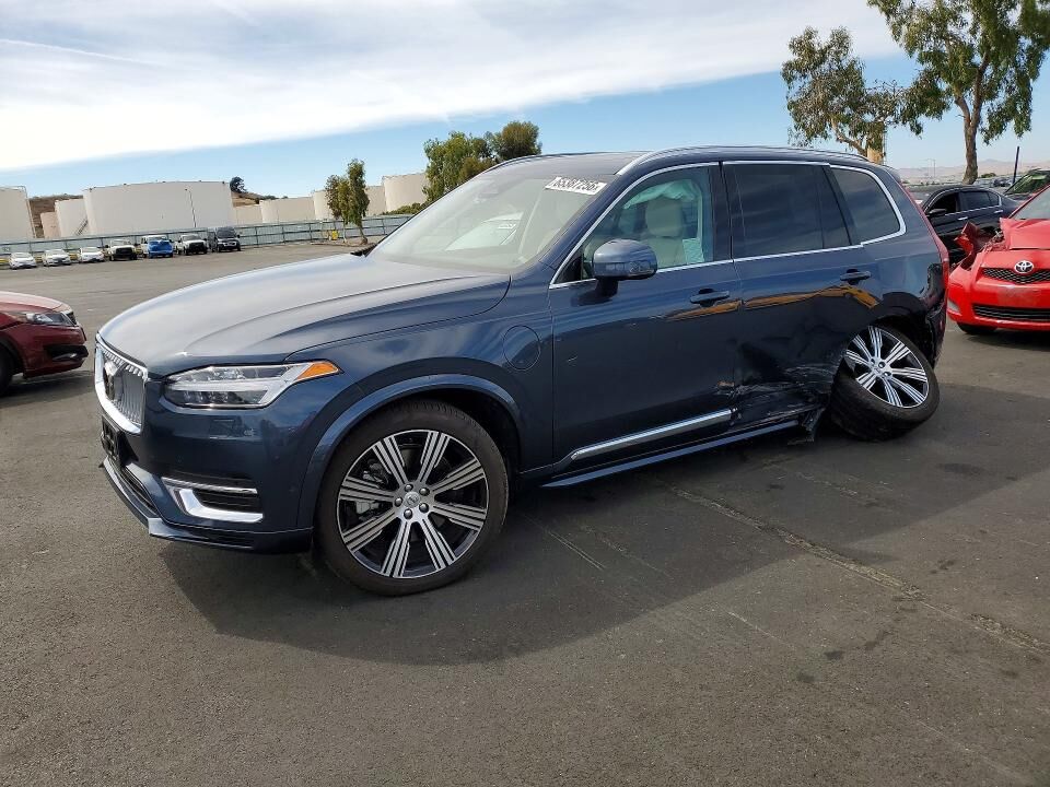 2025 VOLVO XC90