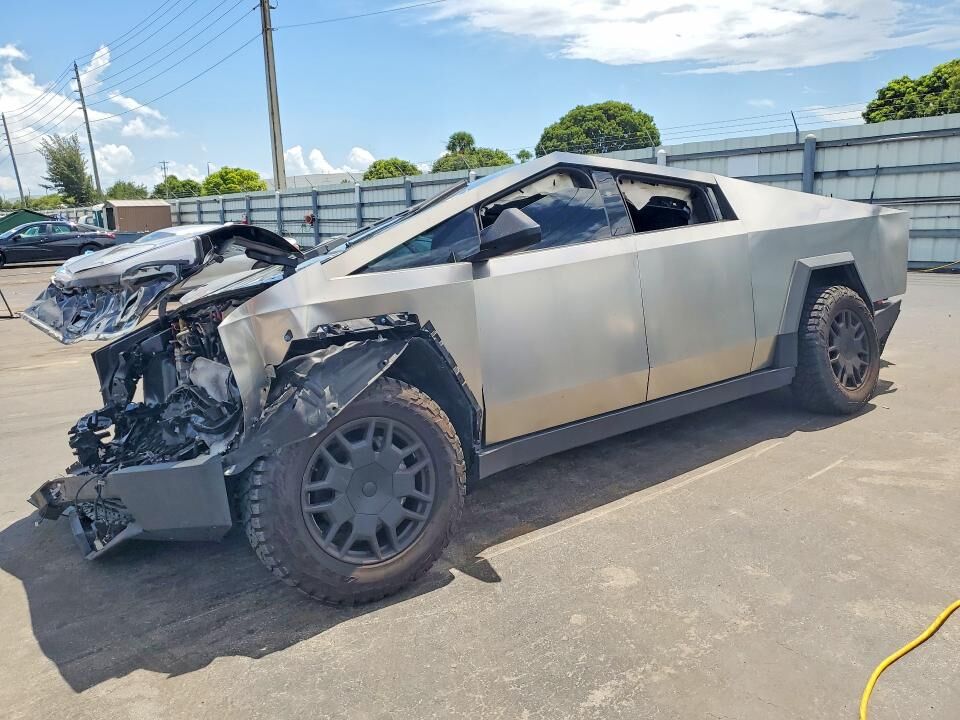 2024 TESLA Cybertruck