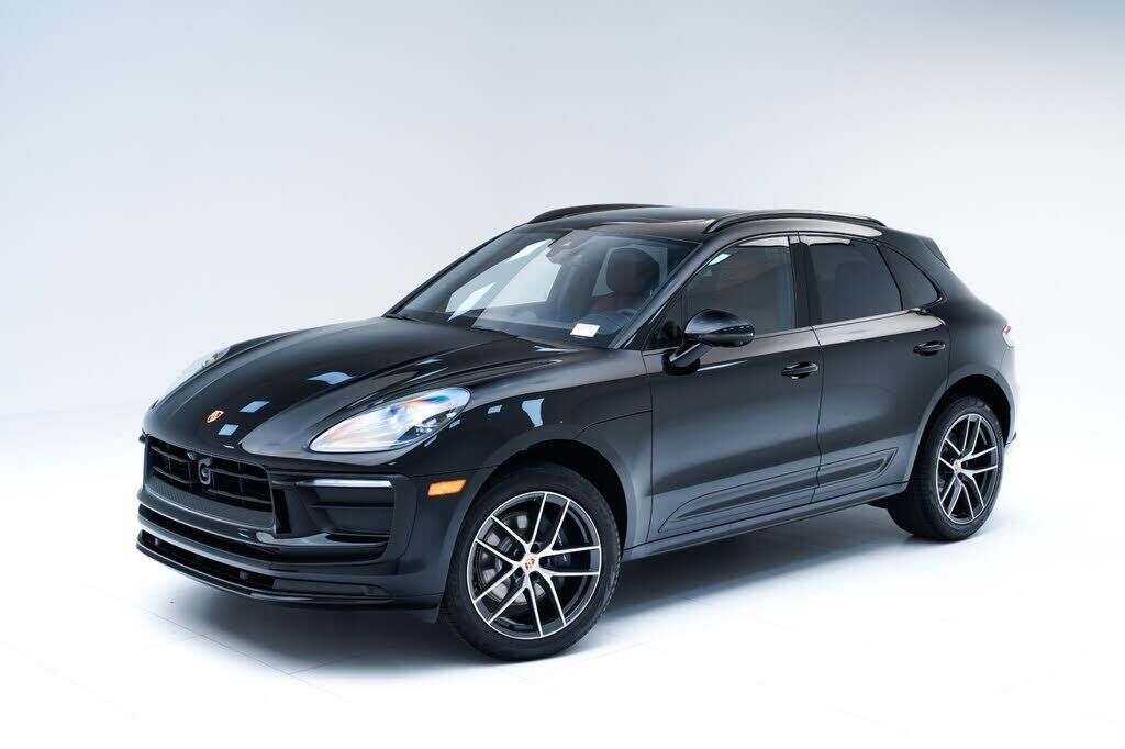 2026 PORSCHE Macan