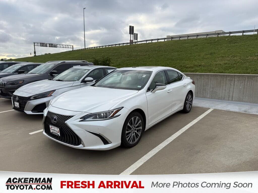 2019 LEXUS ES